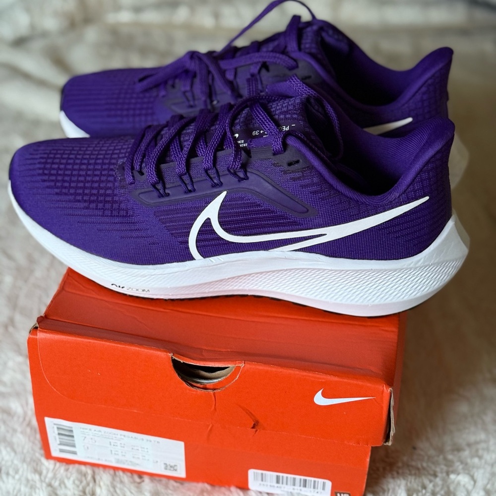 Nike Air Zoom Pegasus 39 Purple and White Running Shoes